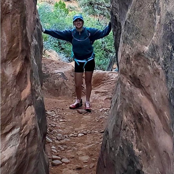 Meet your Posher, Melissa - Picture 2 of 3